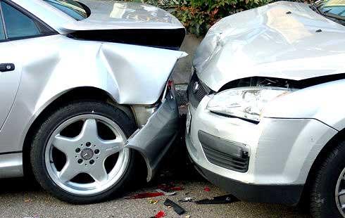Diduga Ingin Berbuat Mesum, Mobil Mahasiswa Tabrakan di Jalan Lintas Barat Bintan 