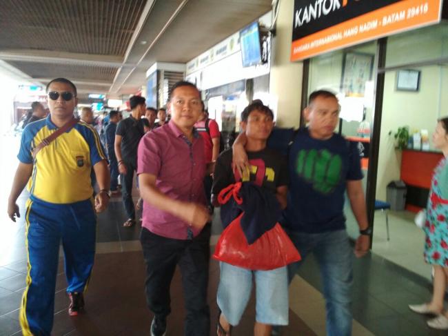 Foto-foto Tersangka Pembunuhan Meli Saat Tertangkap