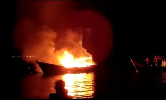 Kapal Pompong Milik Nelayan Natuna Terbakar saat Berlabuh