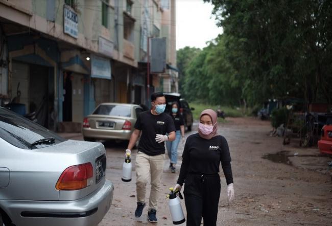 Antisipasi Covid-19, Tim `Batam Baru` Semprot 40 Angkot dengan Disinfektan