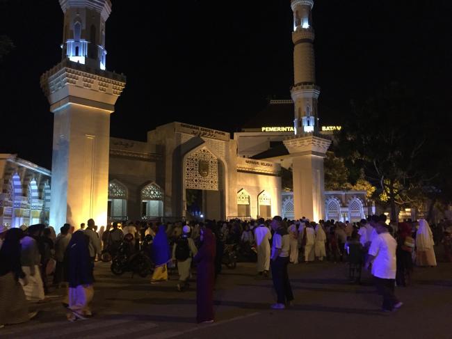 Ribuan Warga Batam Antusias Dengar Ceramah Ustad Abdul Somad