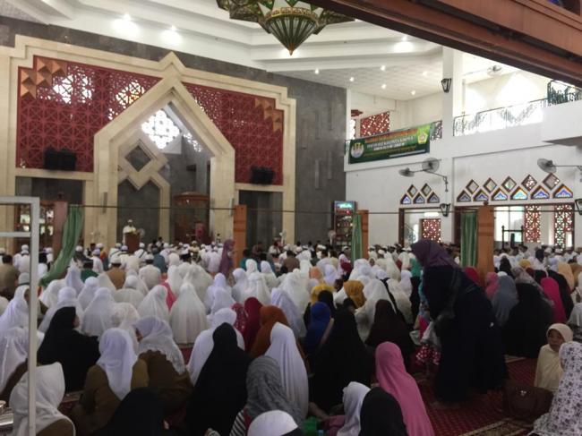 Kedatangan Jemaah Haji Karimun Disambut Tangis Keluarga