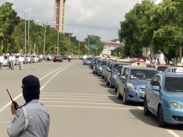 Ratusan Sopir Taksi Demo Desak Yusfa Hendri Mundur dari Kadishub