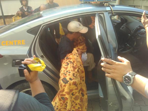 Keluarga Tak Sanggup Bayar Ambulans, Polisi Bantu Bawa Jenazah Pakai Mobil Patroli