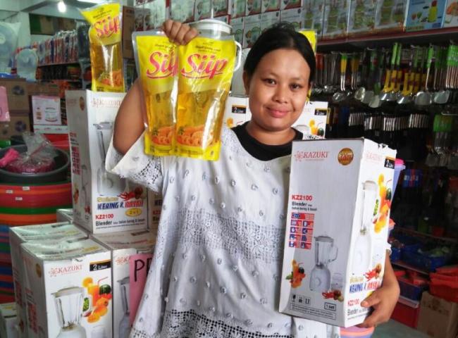 Beli Blender Kazuki Bonus 2 Bungkus Minyak Goreng 