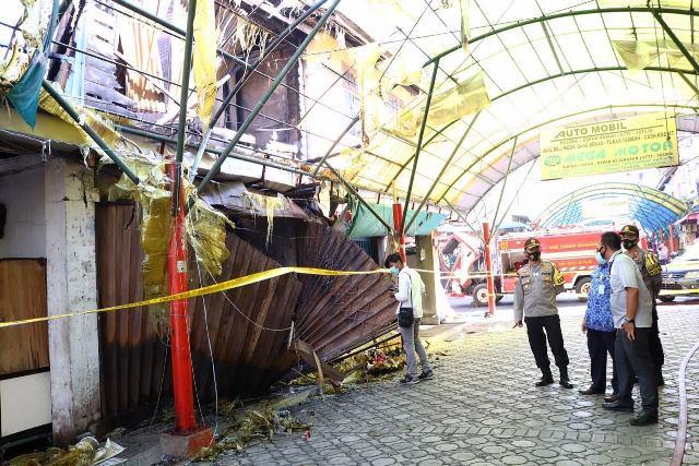 Kebakaran di Pasar Malam Karimun Hanguskan Sembilan Toko