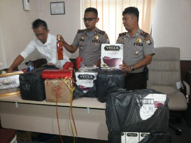 Siapa Pemilik Miras Puluhan Juta Tak Bertuan di Pelabuhan Beton?