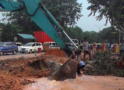 Kebocoran Pipa ATB Sebabkan Suplai Air ke Pelanggan Terganggu