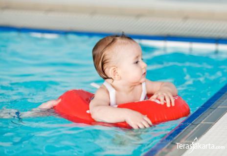 Manfaat Berenang untuk Bayi manusia Sejak Dini
