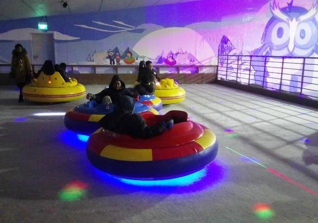 Menikmati Serunya Drift on Ice di Snow City, Tempat Terdingin di Singapura