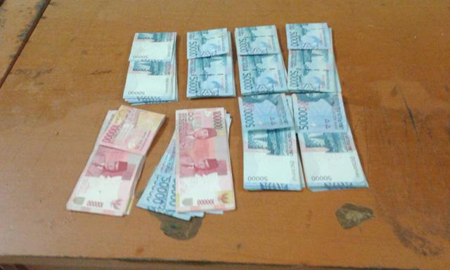 Pelaku Gembos Ban Beraksi di Tiban, Puluhan Juta Raib di Mobil  