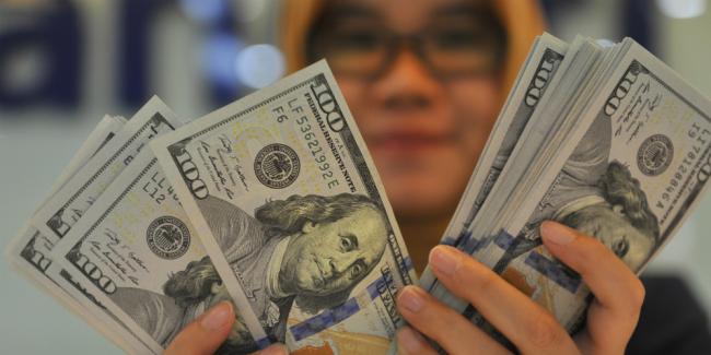 Perjalanan Dolar AS yang Bolak-balik Ngamuk di Rp 14.900