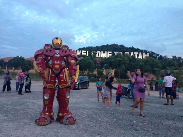Saat Iron Man Mendarat di Welcome to Batam