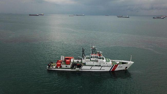 Kapal Keruk Tenggelam di Batam, 4 Perahu Gelar Oil Boom 