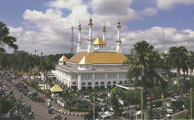 Kemenpar Ngabuburit Bareng Anak Yatim Piatu dan Musisi Kota Tasikmalaya