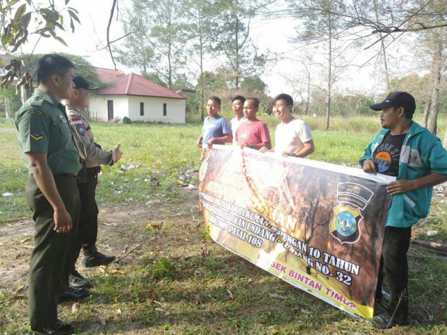 Kawasan Sei Lekop Bintan Marak Kebakaran Lahan, Bhabinkamtibas Ingatkan Warga