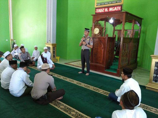 Jumat Keliling Kapolres Natuna di Masjid Batu Hitam, AKBP Ike Bahas Media Sosial