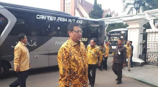  Bursa Ketum Golkar: Airlangga Adang Manuver Bamsoet