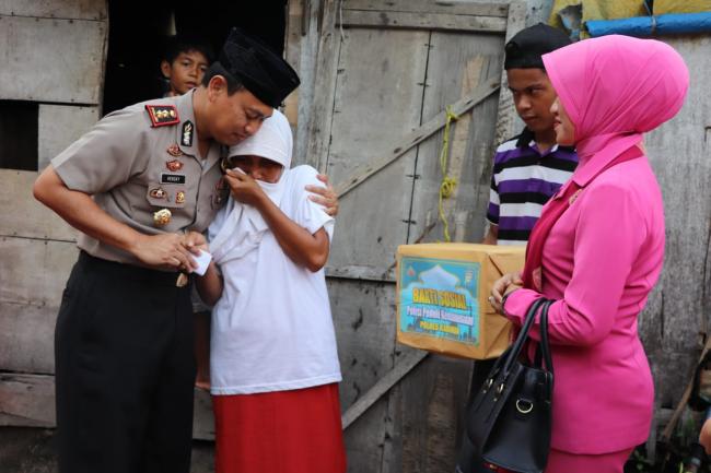 Polres Karimun serta Bhayangkari Santuni Keluarga Tidak Mampu
