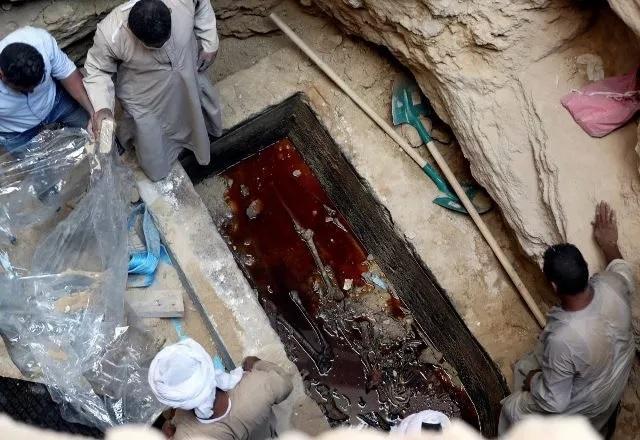 Arkeolog Mesir Temukan Peti Mati 2000 Tahun, Isinya Mengejutkan
