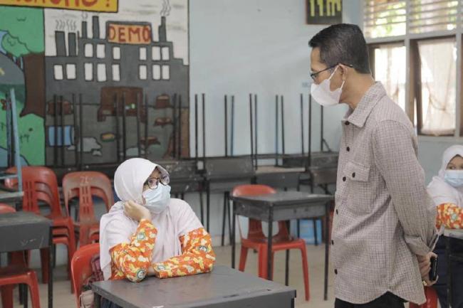 Deputy Mayor of Batam Inspects Health Protocols to Schools
