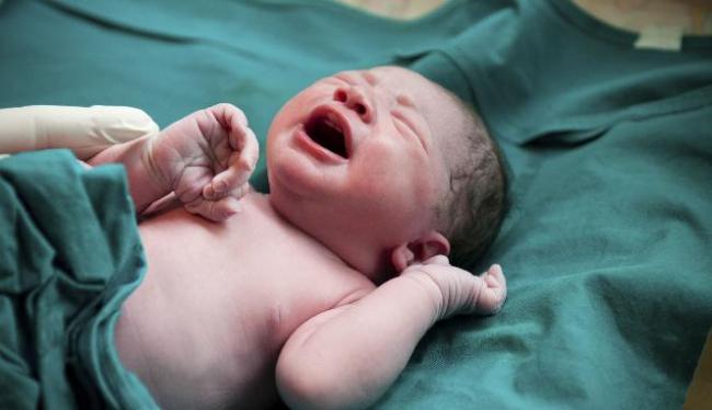 Bayi Berumur 2 Hari Dibuang, Diletakkan Dalam Kardus
