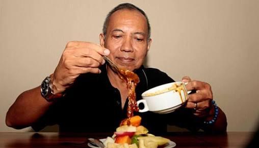 Presenter Kuliner Bondan Winarno Tutup Usia
