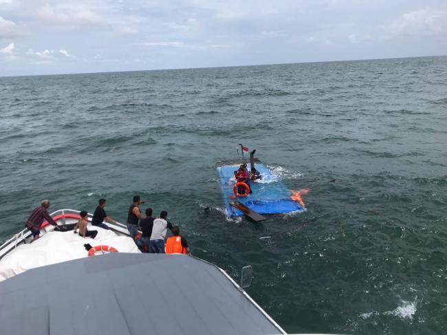 Kronologi Evakuasi 13 Korban Kapal Tenggelam di Tengah Cuaca Buruk 