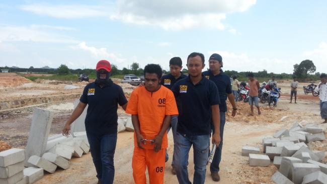 Tersangka Pembunuhan Jadi Sasaran Caci Maki Keluarga Sandra