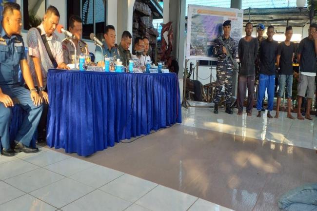 Lanal Tanjungbalai Amankan Belasan TKI Ilegal dari Malaysia