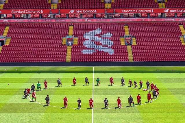 Klub-klub Liga Inggris Berlutut demi Serukan `Black Lives Matter`