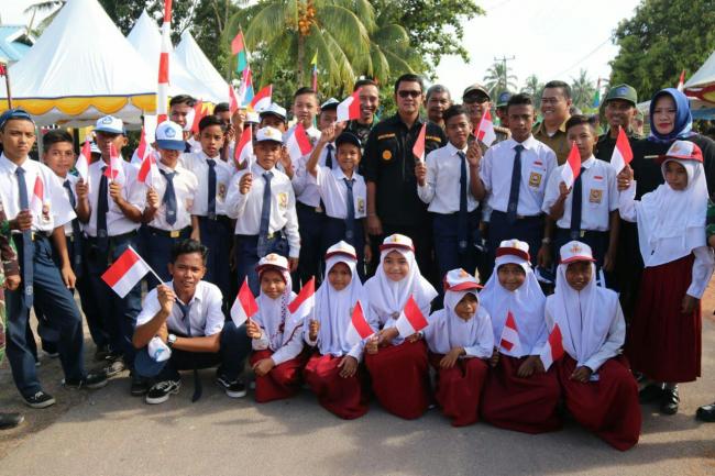 Disdik Bintan Distribusikan Bantuan Seragam dan Perlengkapan Sekolah