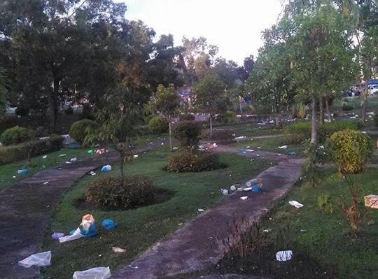 Parah, Begini Pemandangan Alun-alun Engku Putri Usai Malam Mingguan