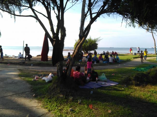 Lebaran Bersantai Menikmati Panorama Pantai Tanjung Pinggir 