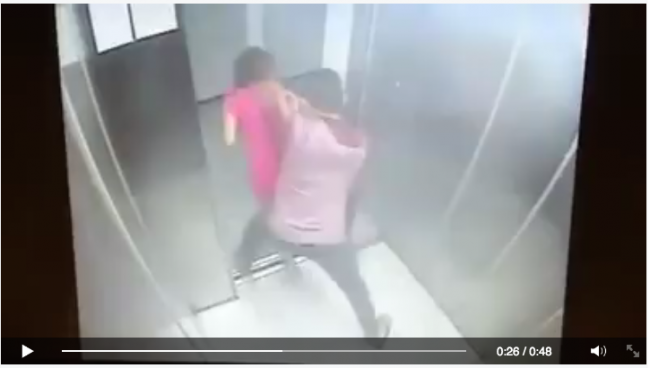 [VIDEO] Hati-hati, Begini Cara Perampok Kerjai Wanita di Lift 