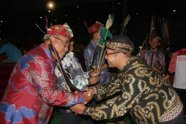 Silaturahmi Forkom Warga Jatim di Batam Tampilkan Wayang Semalam Suntuk