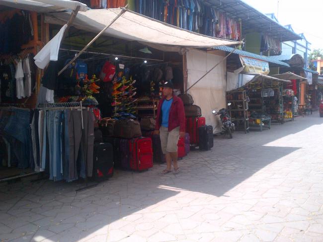 Berburu Rezeki dari Barang Bekas Singapura