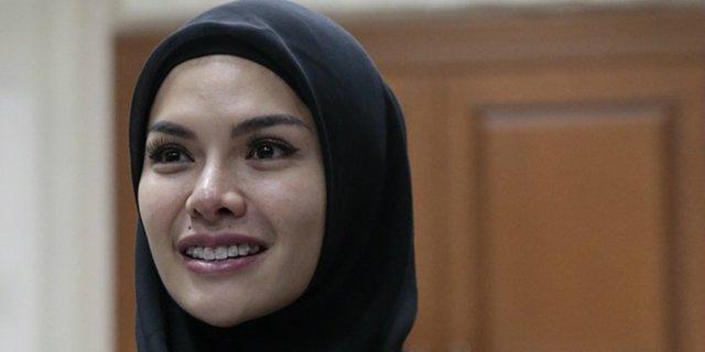 Sempat Ingin Lepas Hijab, Nikita Mirzani Beberkan Alasannya