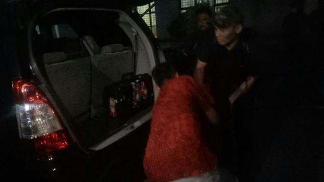 Tim KPK Bawa Dua Koper dari Dinas PU Kepri