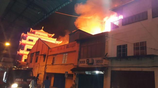 Kesaksian Warga Sumber Api Kebakaran Pasar Malam Karimun