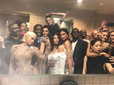 Kylie Jenner-Paris Jackson, Selfie Bareng di Kamar Mandi Met Gala