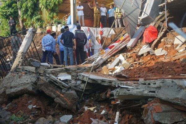 Kronologi Longsor di Jakarta Timur yang Merusak Rumah Warga