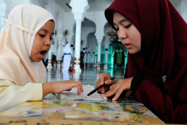 Pemkab Salurkan Insentif untuk Ribuan Guru Ngaji dan Penjaga Makam