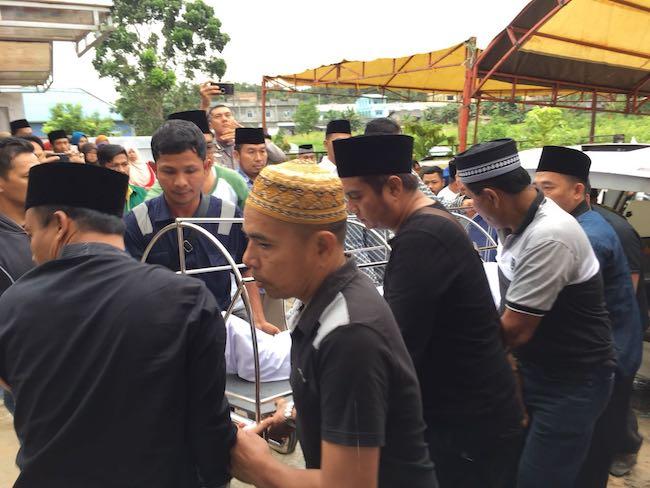 Jenazah Farhan Dibawa ke Tanjunguban, Suasana Duka Selimuti Kediaman