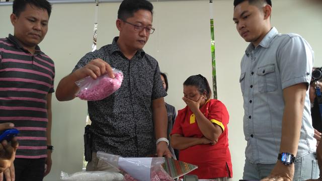 Kamelia Ngaku Diupah Rp 10 Juta Loloskan 2.000 Butir Ekstasi Rute Batam-Balikpapan