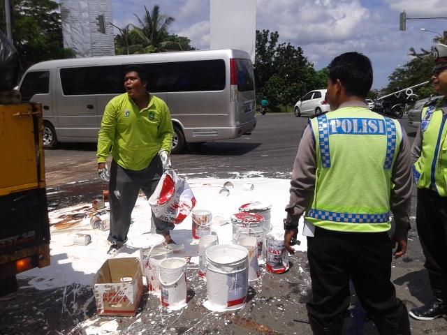 Gara-gara Terobos Lampu Merah, Roni Mandi Cat Nippon Paint