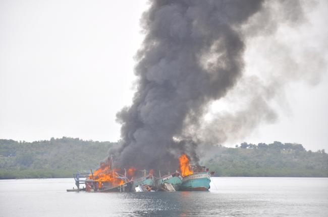 Kapolda Pimpin Peledakan 4 Kapal Malaysia dan 1 Kapal Vietnam di Perairan Batam