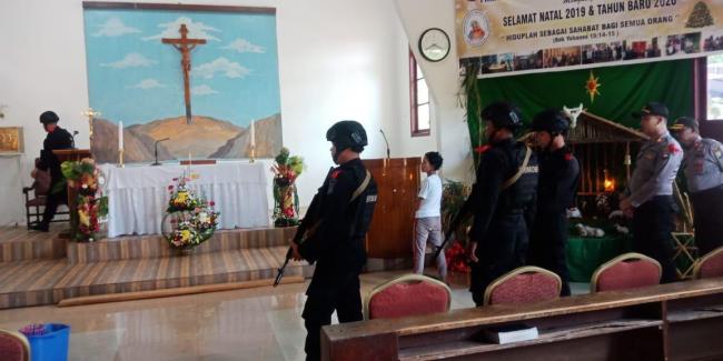  Polres Bintan Kerahkan 8 Pleton Personel Amankan Gereja