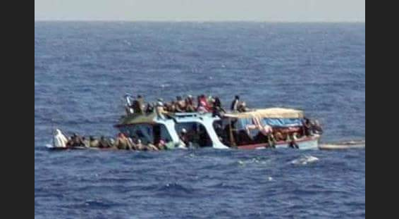 Dua Kapal Penumpang Berisi Belasan Orang Selamat dari Ganasnya Badai dan Gelombang di Natuna