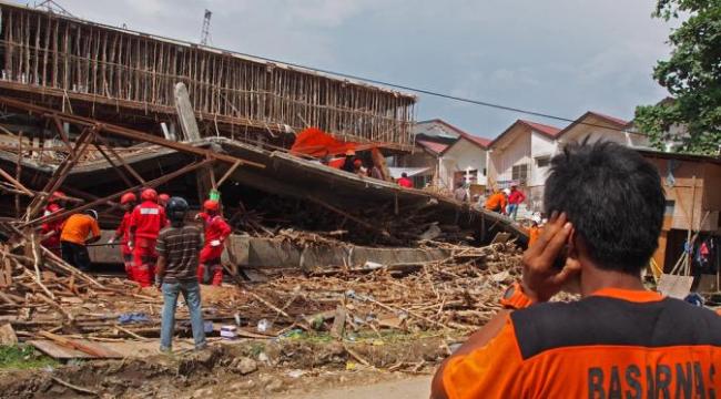 Proyek Vihara CBD Polonia Runtuh, Belasan Pekerja Kritis
